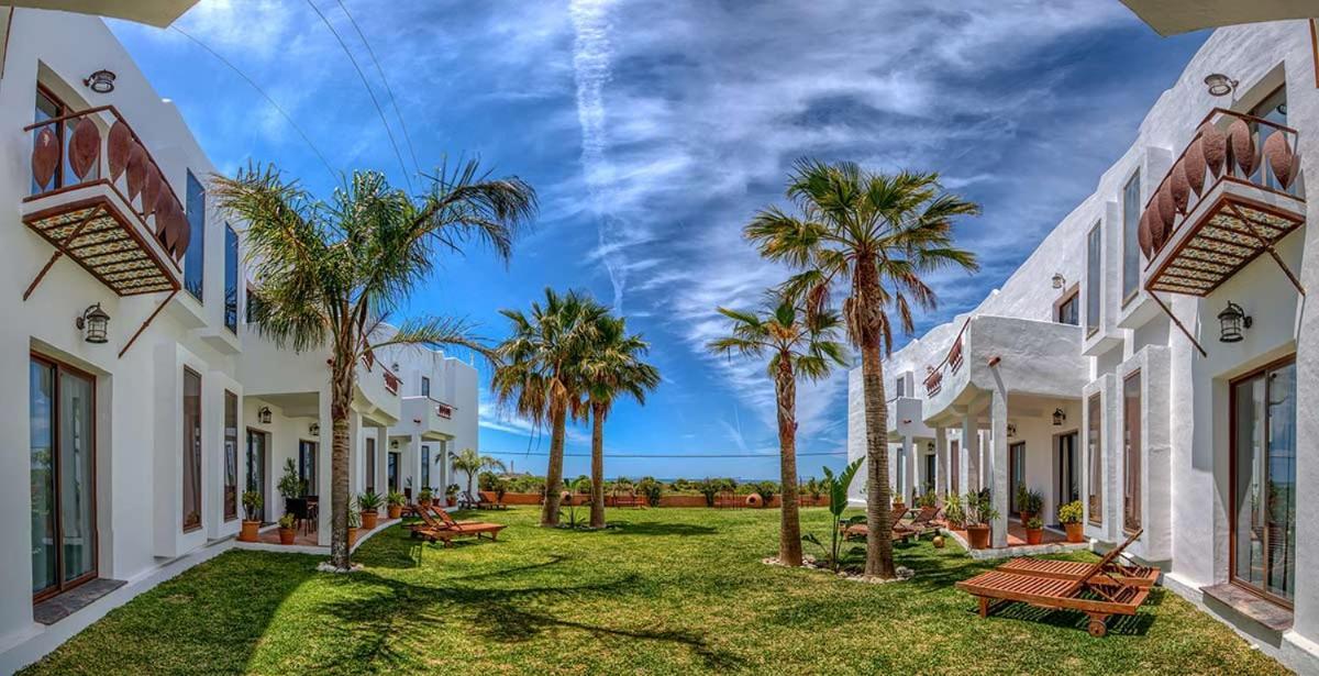 Apartamentos Turisticos Bahia De Trafalgar Zahora Exterior foto