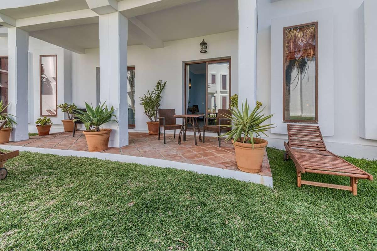 Apartamentos Turisticos Bahia De Trafalgar Zahora Exterior foto