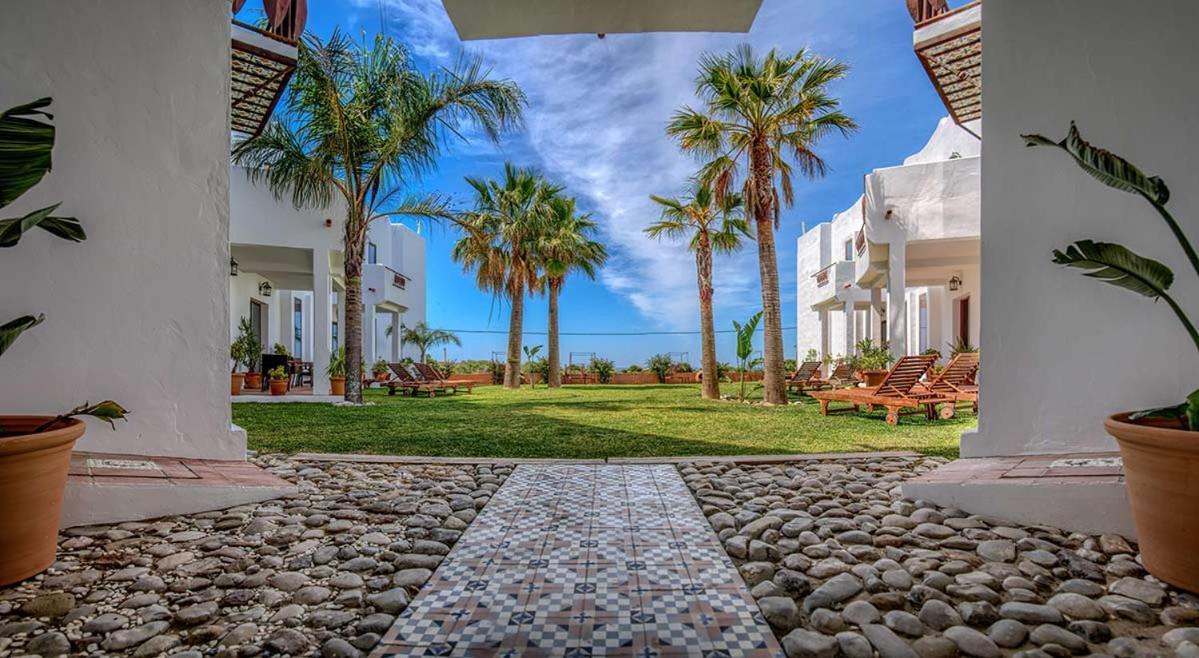 Apartamentos Turisticos Bahia De Trafalgar Zahora Exterior foto